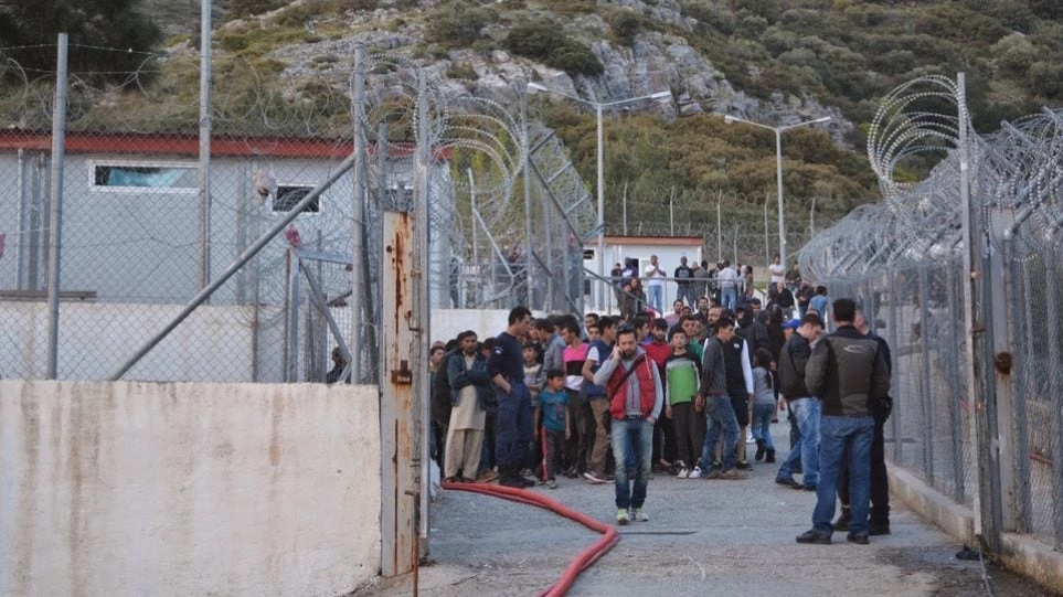 Αλγερινός απείλησε να σφάξει τη διοικητή του hot spot στη Σάμο